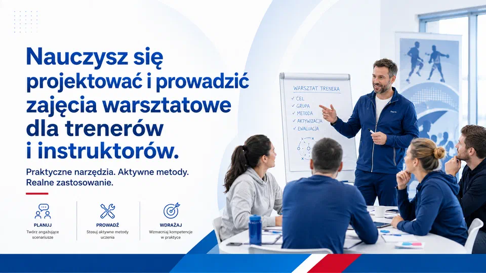 Grafika „Nauczysz się projektować i prowadzić zajęcia warsztatowe dla trenerów i instruktorów. Praktyczne narzędzia. Aktywne metody. Realne zastosowanie” — kroki: Planuj, Prowadź, Wdrażaj oraz prowadzący omawiający na flipcharcie elementy warsztatu trenera
