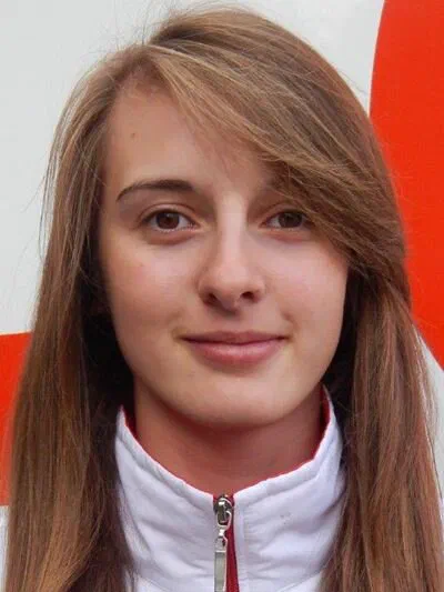 Portret kolarki torowej z polskiej drużyny młodzieżowej.
